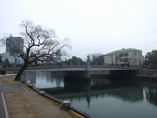 元安橋とレストハウス