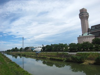 新方川と東埼玉資源環境組合第一工場