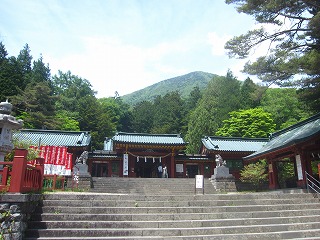 二荒山神社と男体山