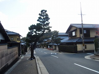 御室仁和寺駅への道