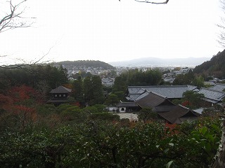 慈照寺境内から吉田山、衣笠山を望む