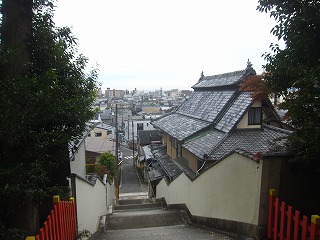 船岡山・建勲神社へ上る石段からの風景