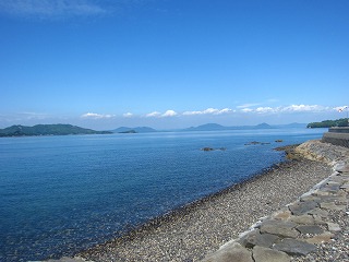真鍋島の海