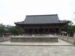 四天王寺・六時堂と石舞台