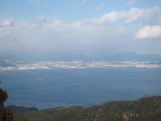 弥山山頂から広島市街地を望む