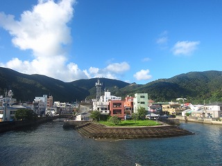 古仁屋の街並み