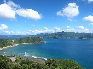 安脚場戦跡公園から大島海峡を望む