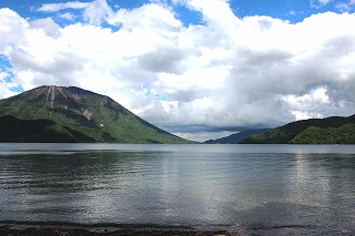 中禅寺湖・男体山