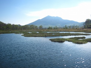池塘越しの燧ケ岳