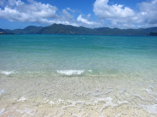 加計呂麻島・実久の海岸風景