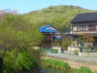 山笑う春
