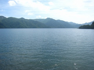 中禅寺湖畔ボートハウスからの風景