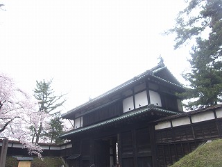 弘前城・追手門