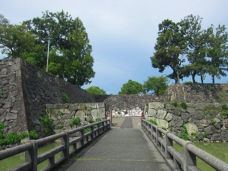 八代城跡・高麗門跡