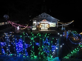 間藤駅のライトアップ