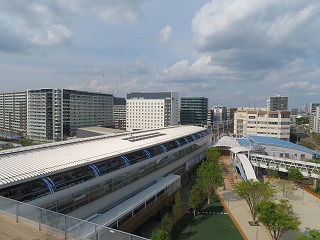 流山市おおたかの森駅を望む