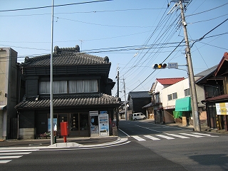 䒬