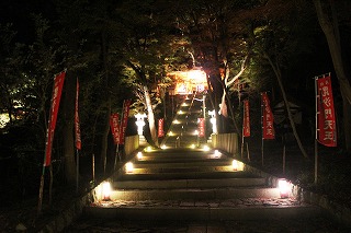 仁王門への参道