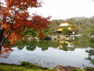 鹿苑寺・鏡湖池と金閣舎利殿