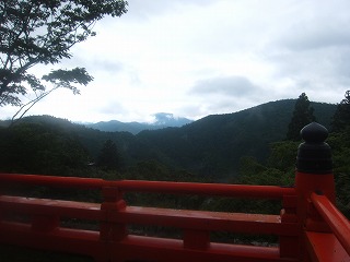 比叡の山並みを望む