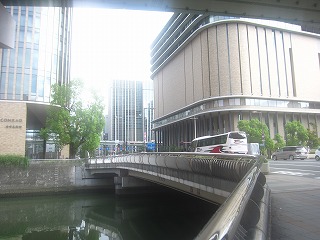 ㋴