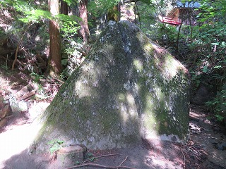 弁慶の手割り石