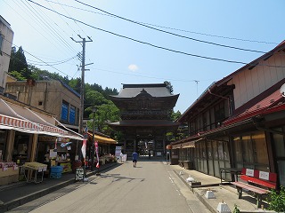 定義如来門前の風景
