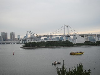 お台場とレインボーブリッジの風景