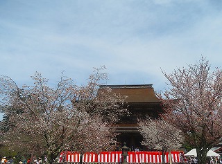 金峯山寺本堂（蔵王堂）の風景