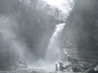 秋保大滝、早春を思わせる風景