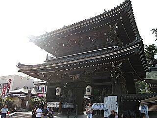 中山寺、山門の風景