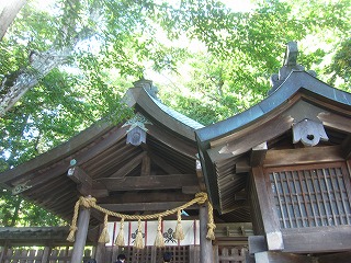 諏訪大社上社前宮の風景