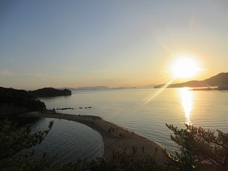 小豆島、エンジェルロードの夕日の風景