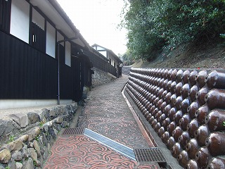 やきもの散歩道、でんでん坂の風景