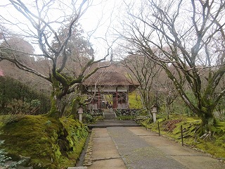 常寂光寺、山門前の風景