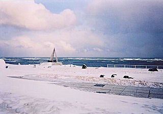 宗谷岬、早春の雪の風景